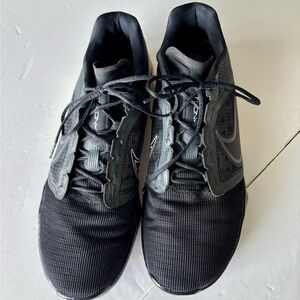 Nike , Metcon, zoom ; Black and Gray Athletic Shoes
